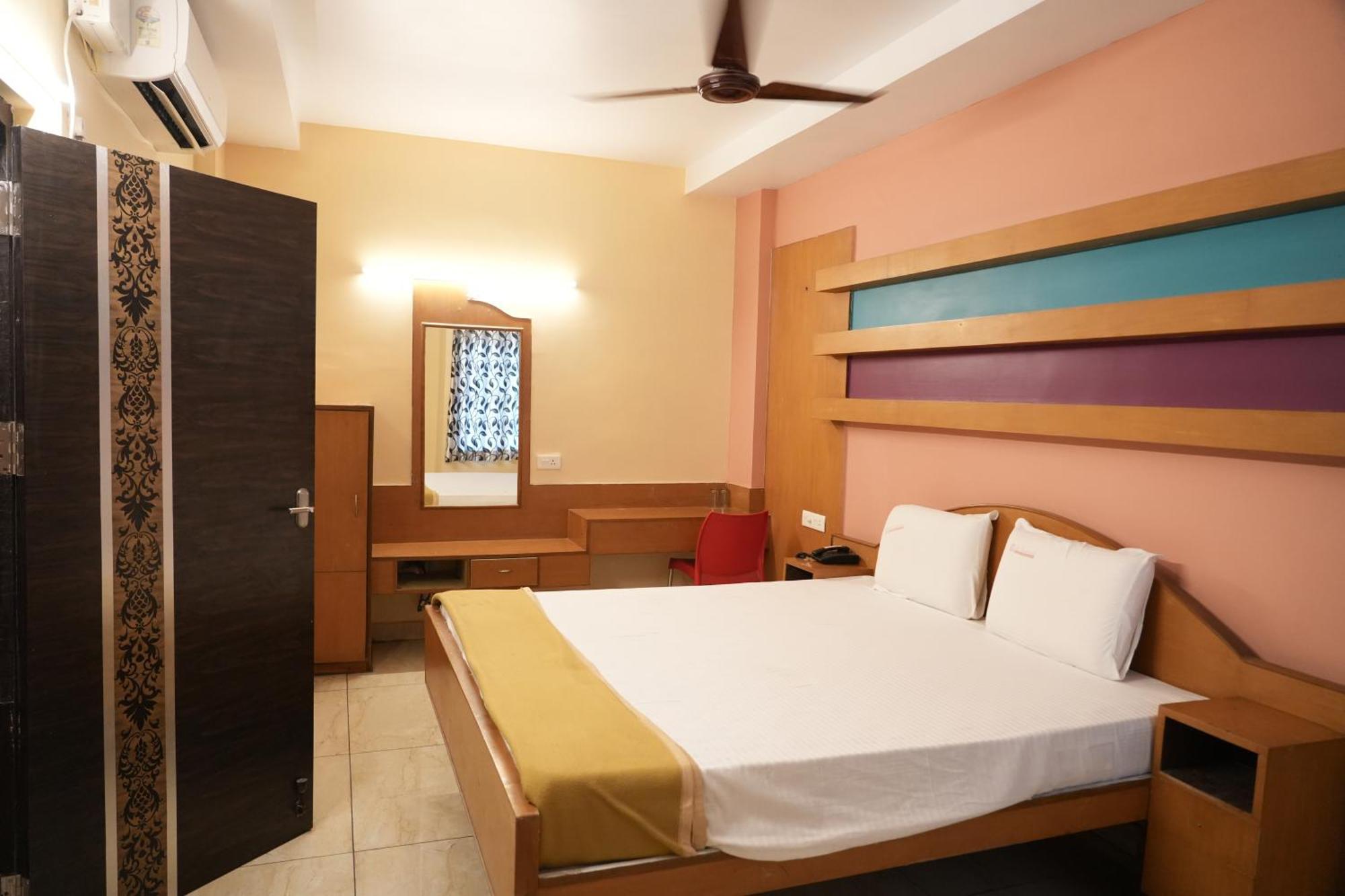Sri Krishnan Residency Hotel Pollāchi Kültér fotó