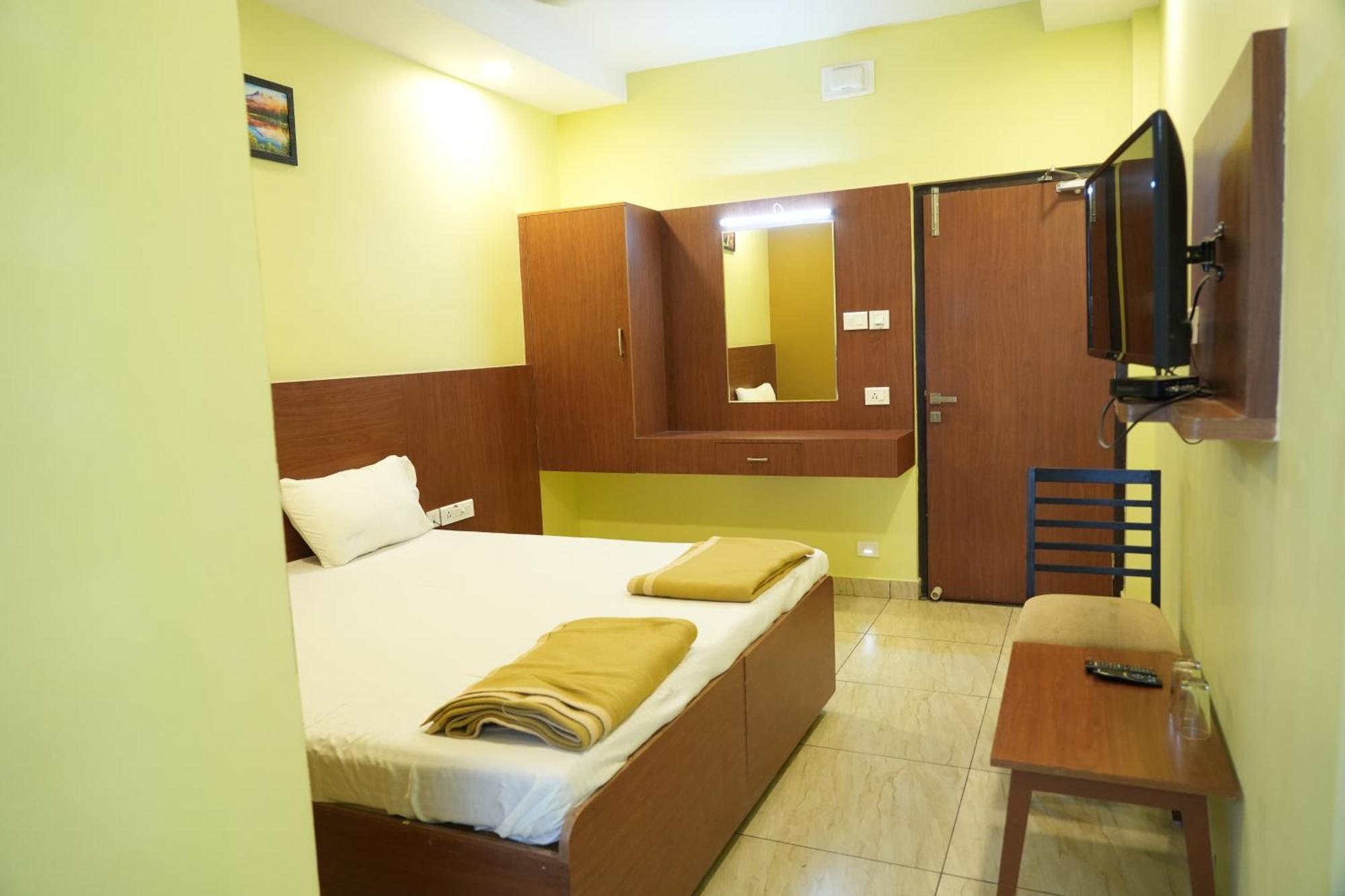 Sri Krishnan Residency Hotel Pollāchi Kültér fotó
