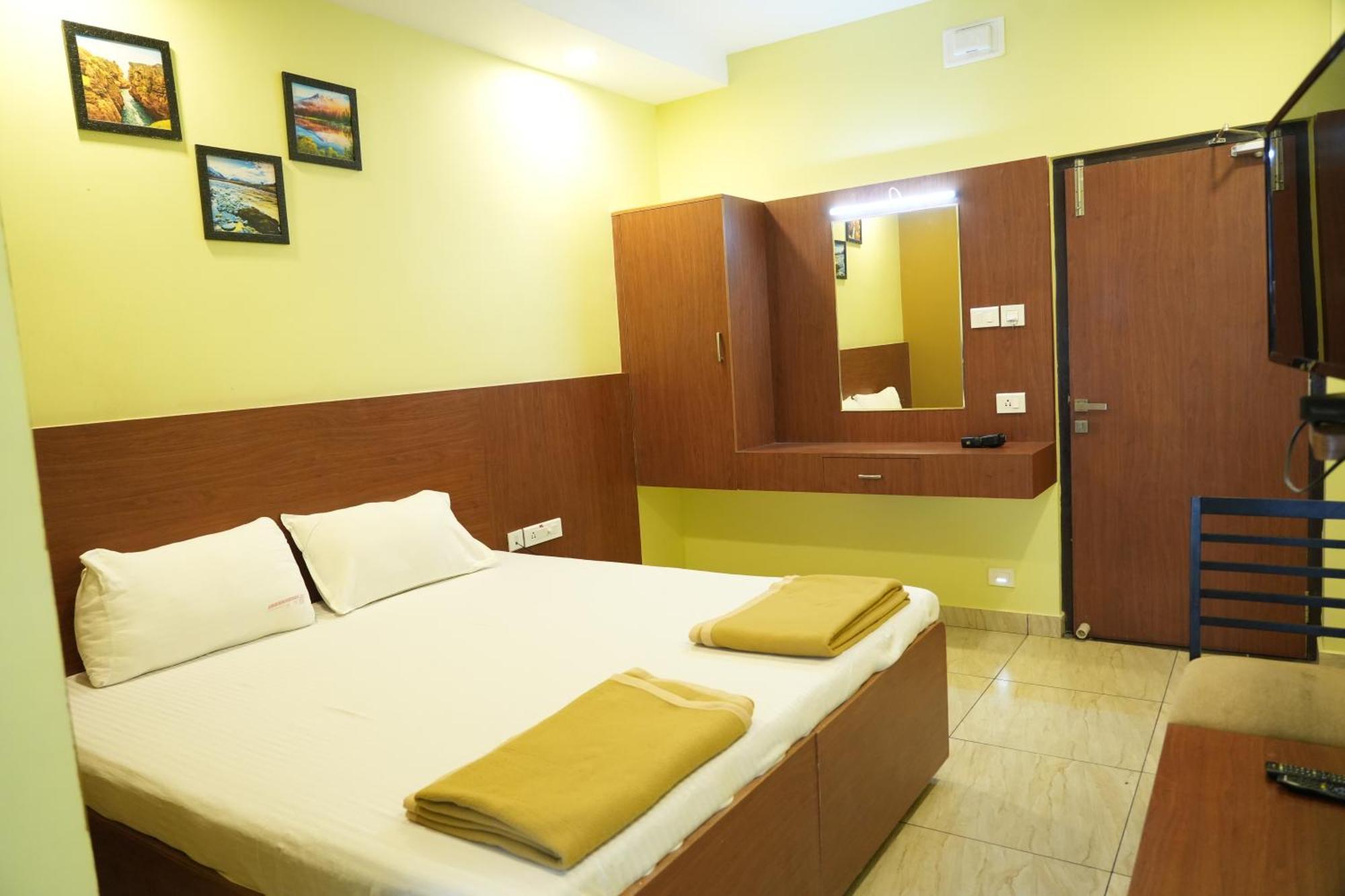 Sri Krishnan Residency Hotel Pollāchi Kültér fotó