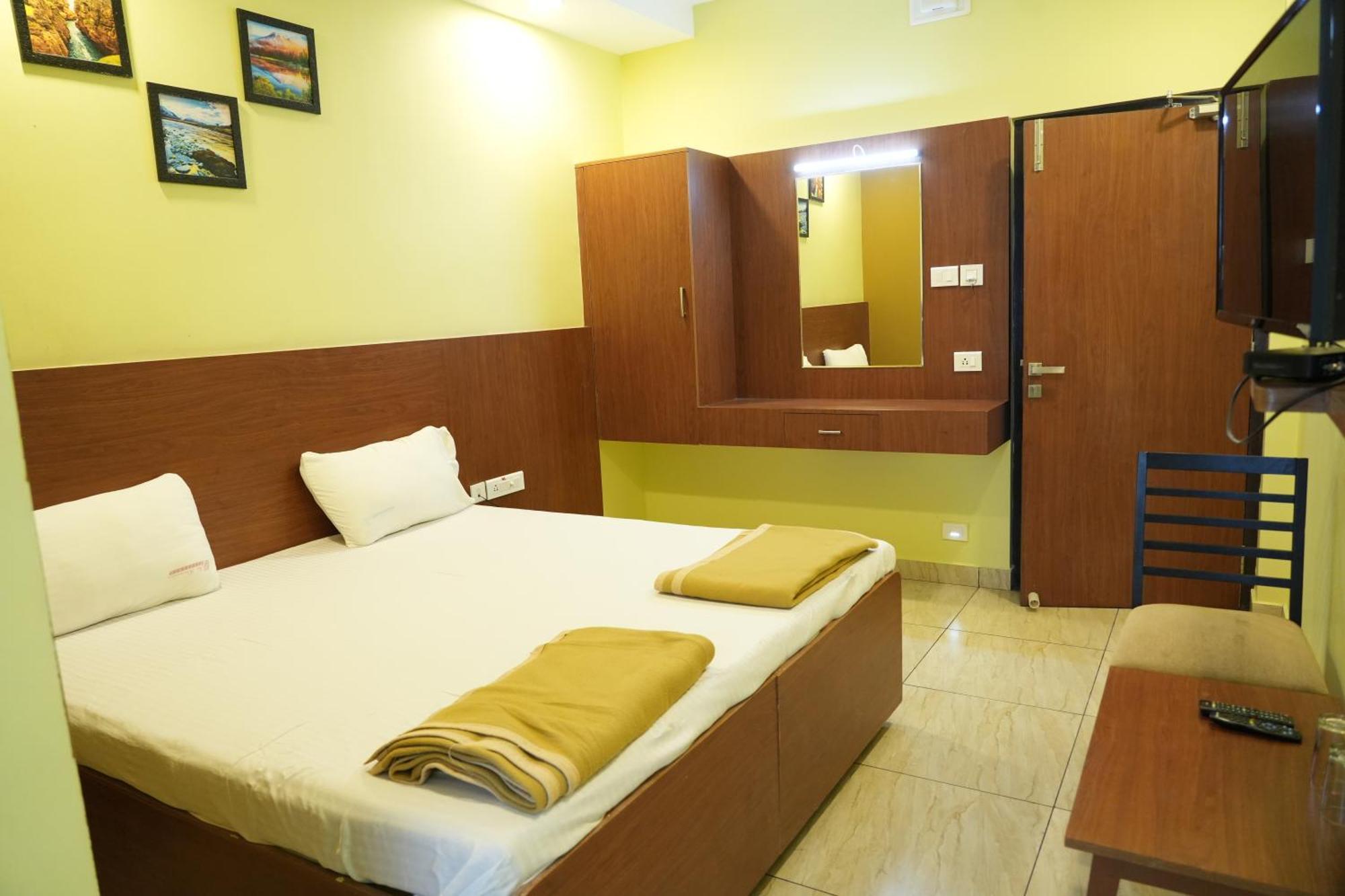 Sri Krishnan Residency Hotel Pollāchi Kültér fotó