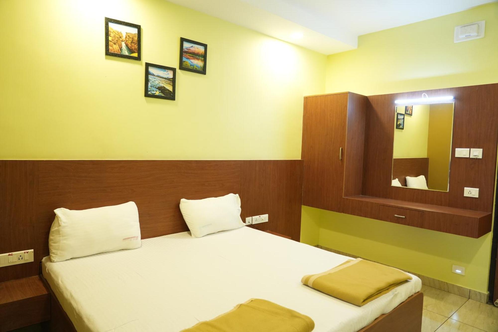 Sri Krishnan Residency Hotel Pollāchi Kültér fotó