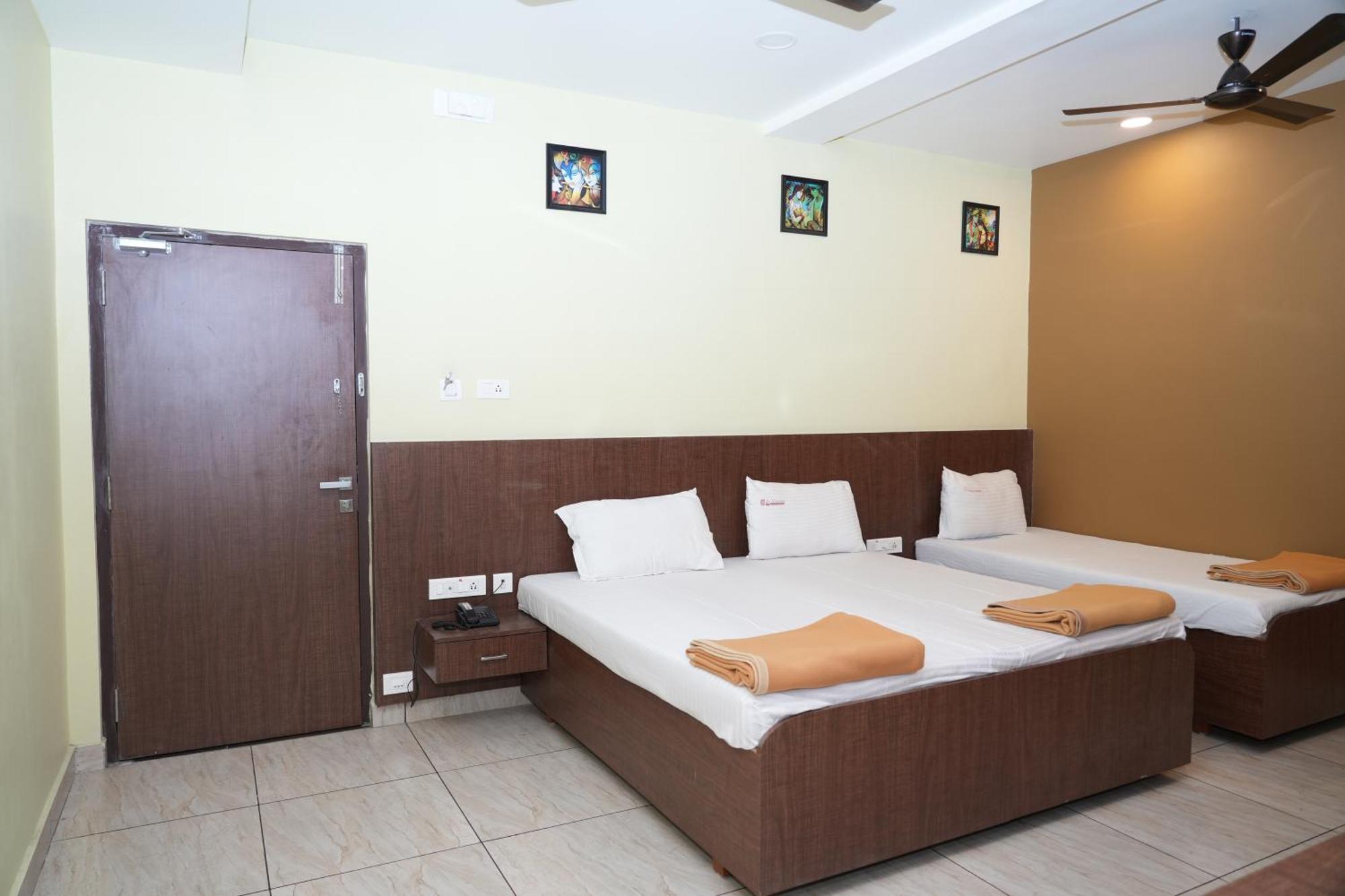 Sri Krishnan Residency Hotel Pollāchi Kültér fotó