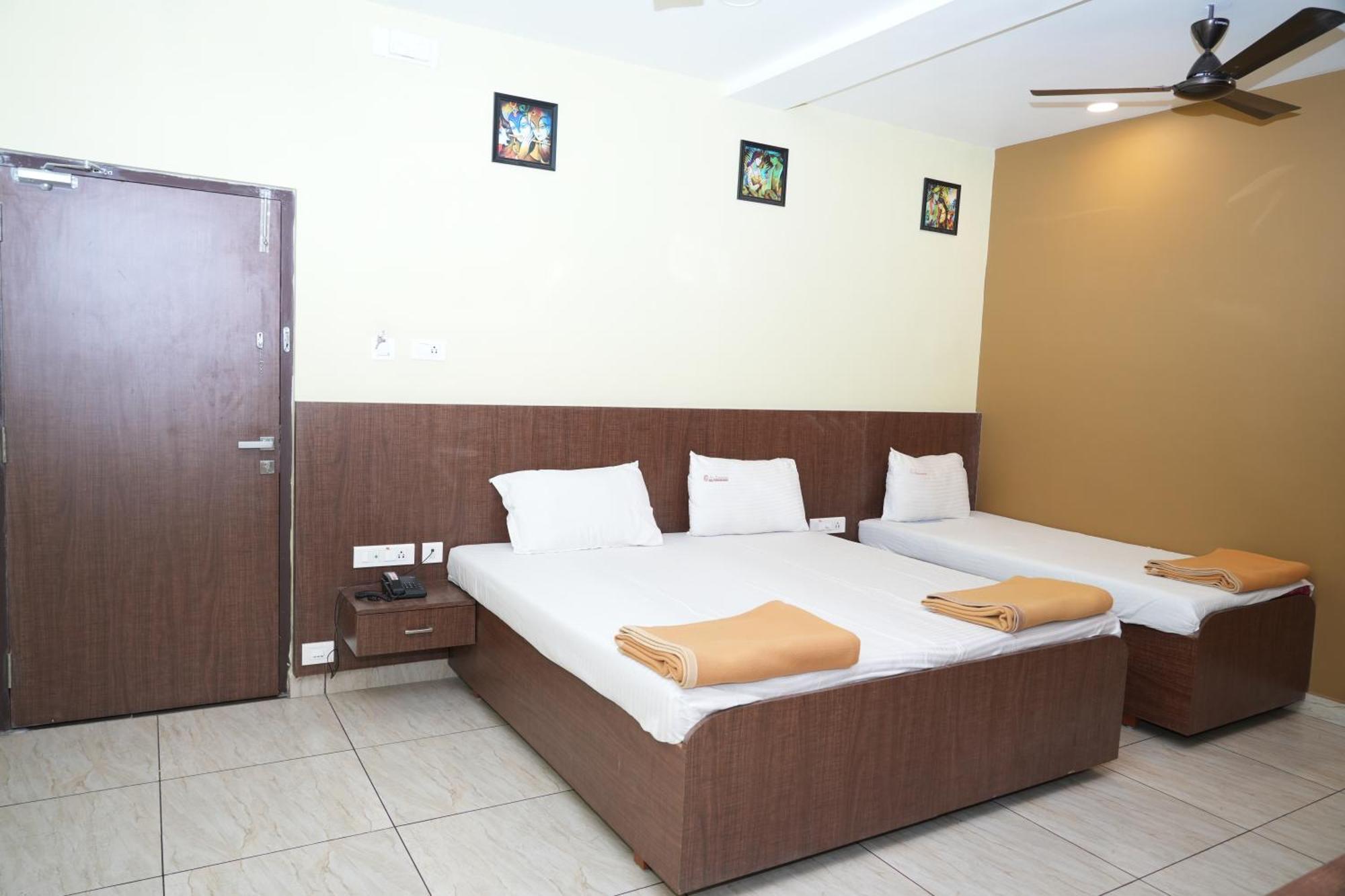 Sri Krishnan Residency Hotel Pollāchi Kültér fotó