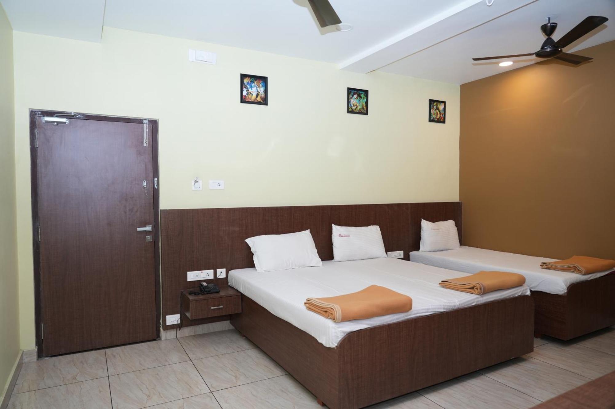 Sri Krishnan Residency Hotel Pollāchi Kültér fotó