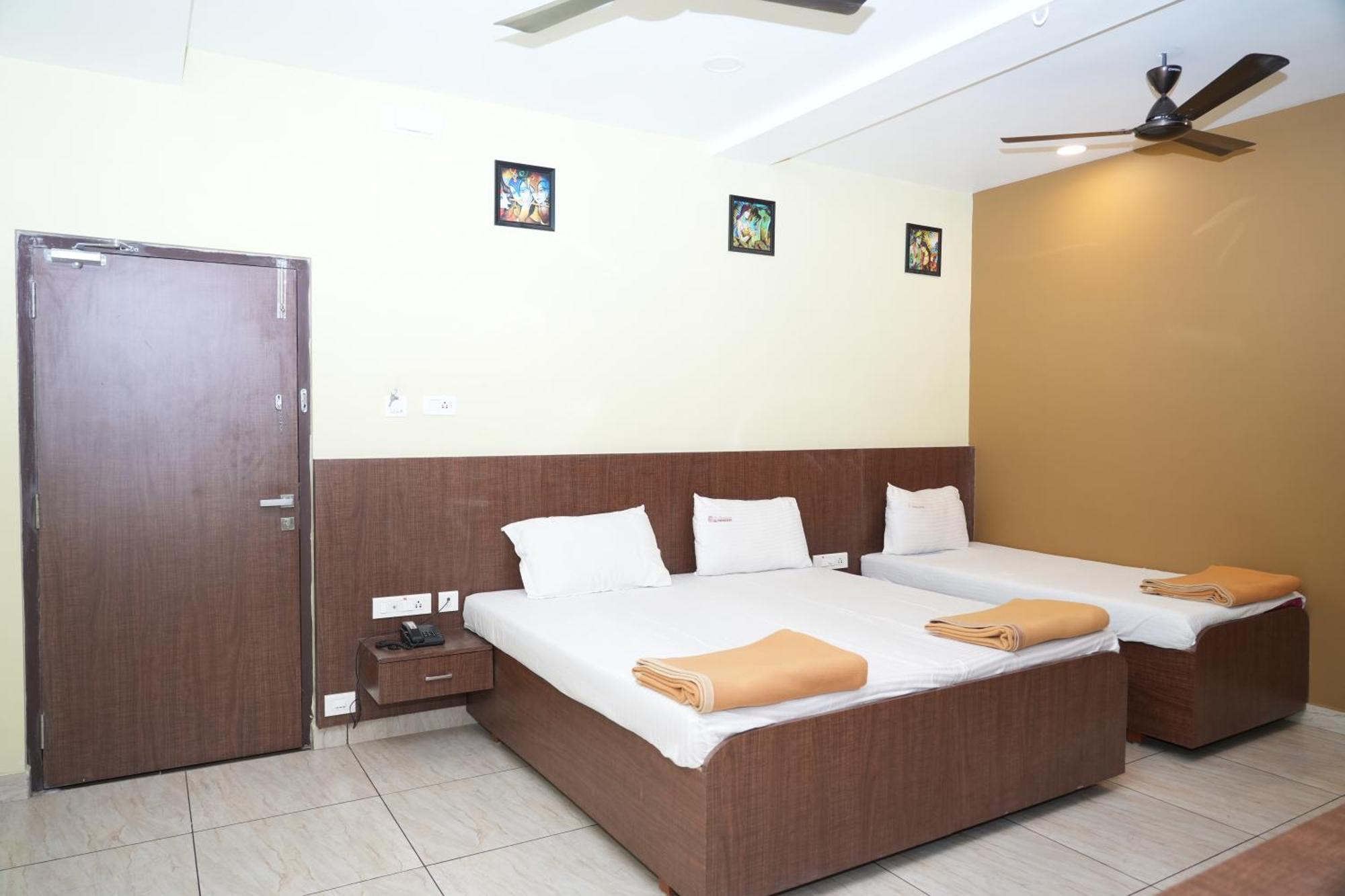 Sri Krishnan Residency Hotel Pollāchi Kültér fotó