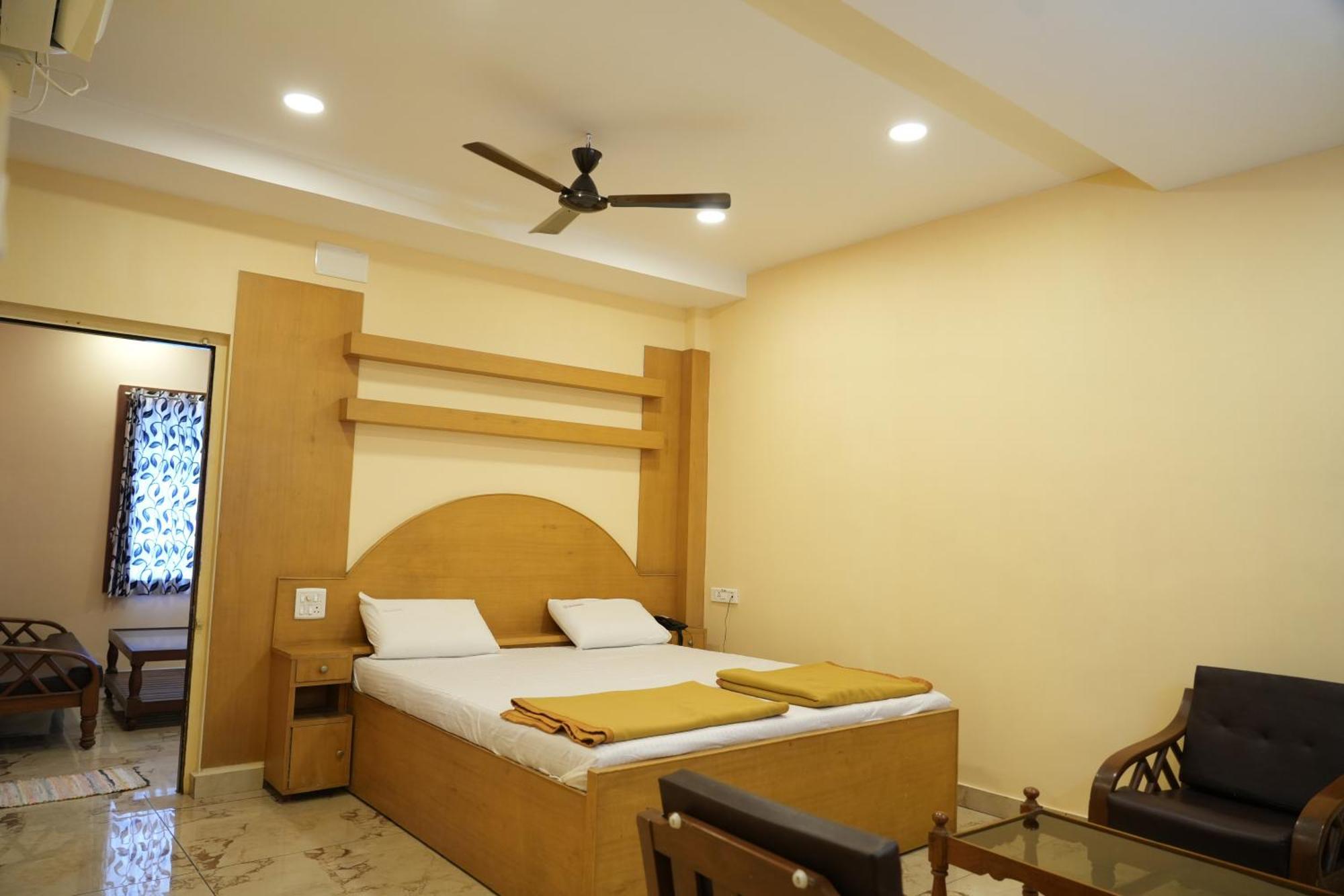 Sri Krishnan Residency Hotel Pollāchi Kültér fotó